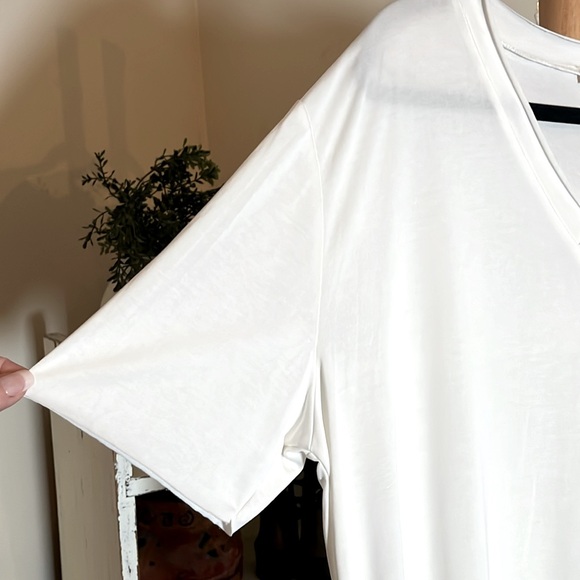 NWOT POL M Classic White Hi/Low Short Sleeve Tee. Oversized and extremely SOFT - Picture 4 of 5